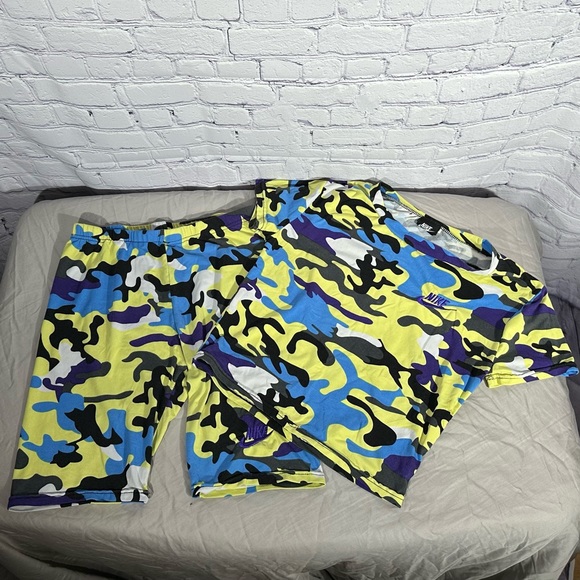 COPY - Nike Women’s Crop tee and short set size small - Picture 2 of 7